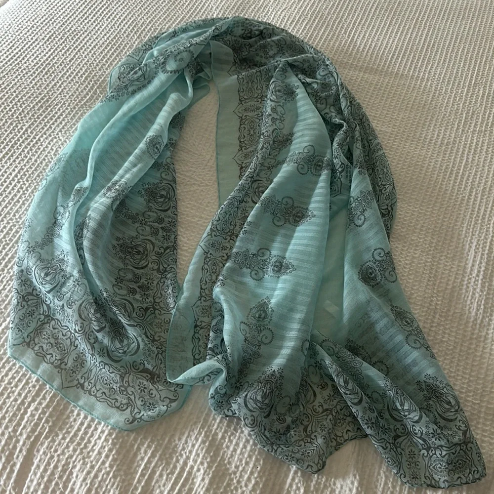 Light blue scarf